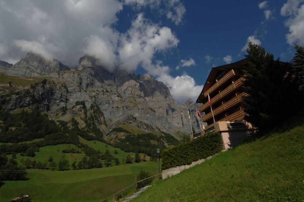 Hotel Viktoria-Leukerbad-Therme Bagian luar foto