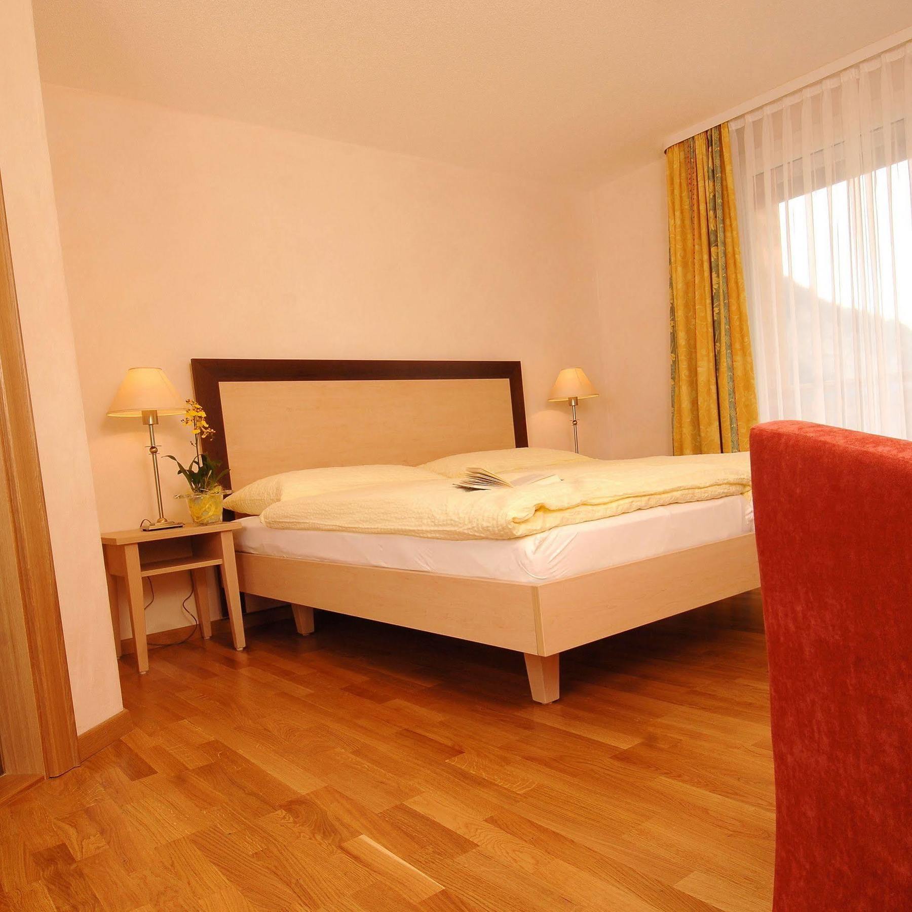 Hotel Viktoria-Leukerbad-Therme Bagian luar foto